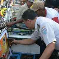 Warga Pasuruan Dapat Helm Gratis