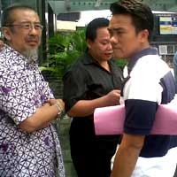 Pertanyakan Nasib Dana, Nasabah Bakrie Life Serbu Wisma Bakrie