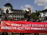 HTI Bandung Demo Gedung Sate