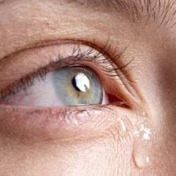 Menangis Tersedu-sedu Saat Salat