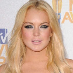 Lindsay Lohan Nyaris Menabrak Seorang Ibu & Balita