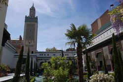 Ngabuburit di Masjid Raya Paris