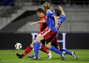Torres Dua Gol, Spanyol Menang 4-0