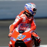 Stoner: Lebih Baik Pikirkan Lorenzo, Rossi