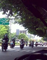 Pemudik Bermotor Ramaikan Jalanan Semarang