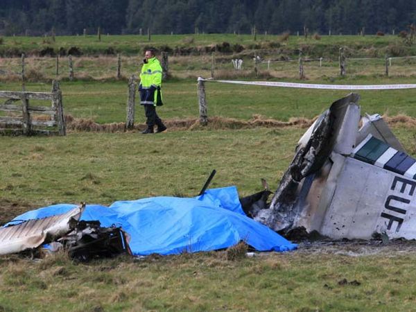 Pesawat Ringan Jatuh 9 Orang Tewas