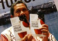 Bupati Wakatobi Luncurkan Buku