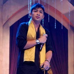 Pasha Telat, Gitaris Ungu Jadi Vokalis Dadakan