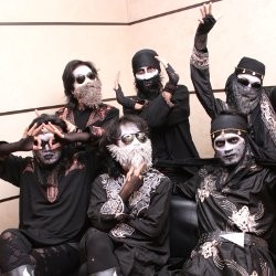 Band Kuburan Ceria Temani Saat Buka Puasa