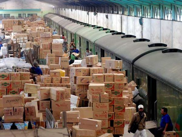 Pengguna Jasa Ekspedisi Angkutan KA Meningkat