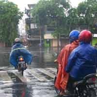 Masuki Kemarau, Surabaya Masih Diguyur Hujan