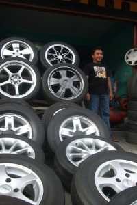 Jelang Lebaran, Omset Penjualan Ban Bekas di Pekanbaru Naik