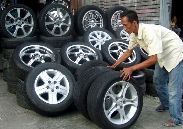 Omset Penjualan Ban Bekas Naik