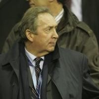 Villa Tunggu Jawaban Houllier