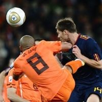 De Jong Tak Menyesali Tendangan Kung-funya