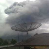Hujan Deras Halangi Pandangan ke Gunung Sinabung  