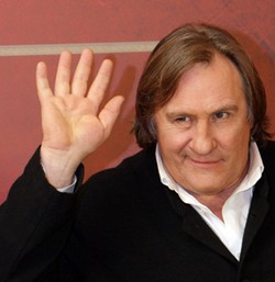 Meski Mencela, Gerard Depardieu Sebenarnya Cinta Juliette Binoche