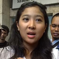 Olivia Zalianty Jadikan Amal Sebagai Pondasi Agama