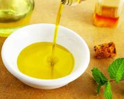 4 Khasiat Minyak Zaitun Untuk Masalah Rambut