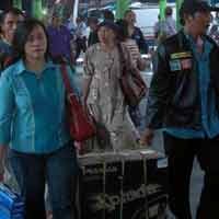 Rombongan Mudik Gratis Partai Demokrat Serbu Pacitan