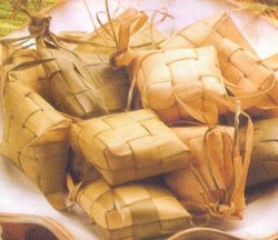 Penjual Kulit Ketupat Mulai Banjiri Pasar