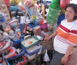 Berburu Mainan Jadul di Pasar Kosambi