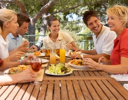 5 Tips Mengunjungi Calon Mertua Saat Lebaran