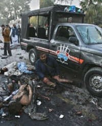 16 Orang Tewas Akibat Bom Mobil di Pakistan