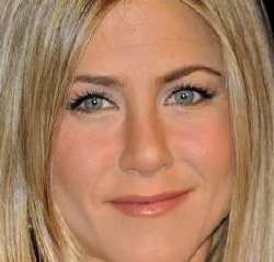 Topless & Threesome di Film, Karir Jennifer Aniston Bisa Hancur