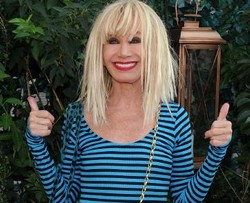 Betsey Johnson Bangkrut, Steve Madden Siap Ambil Alih