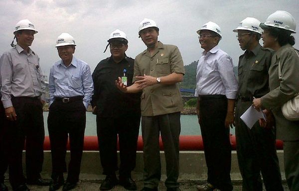 Menteri ESDM Tinjau PLTU Suralaya Menteri ESDM Tinjau PLTU Suralaya