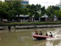 Pencarian Pria Terjun ke Sungai Terus Dilakukan