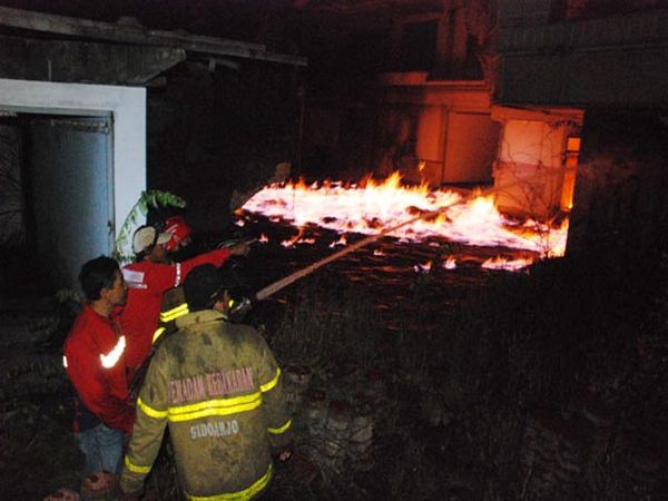 3 Rumah Warga Porong Terbakar