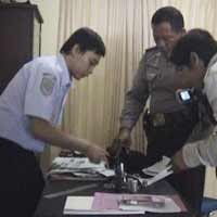 Tas Berisi Uang Ditemukan Petugas Kebersihan di Stasiun Jombang