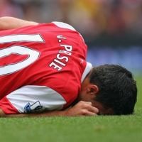 Van Persie Absen Lebih Lama