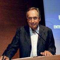 Houllier Resmi Latih Villa?