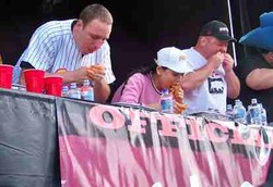 Kalori untuk 2 Hari Disantap dalam 12 Menit