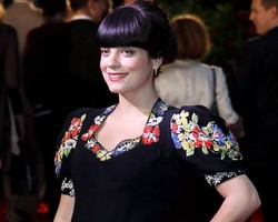 Bintangi Iklan Chanel, Lily Allen Merasa Terintimidasi