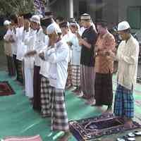 Jamaah Al-Ainul Baahiroh Jombang Berlebaran Hari Ini 