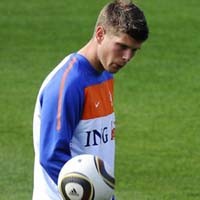 Jual Huntelaar, Milan Dikritik 