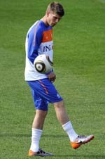 Jual Huntelaar, Milan Dikritik 