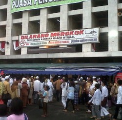 Ribuan Warga Jakarta Padati Masjid Istiqlal