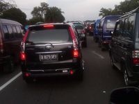 Tol Cikampek Mengular