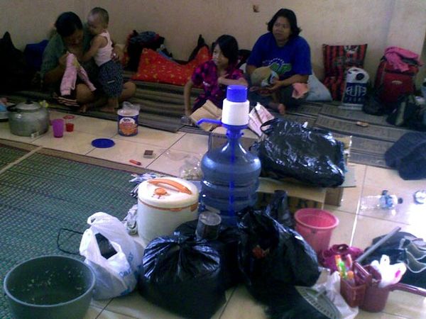 Korban Banjir Cieunteung Lebaran Dipengungsian