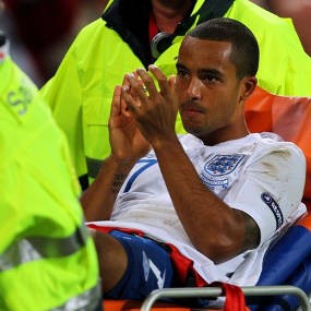 Walcott Menepi Enam Minggu 