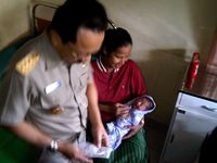 Foke Hadiahi Bayi Fitri Rp 2 Juta