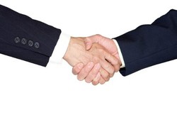 Jabat Tangan yang Kuat Tanda Berumur Panjang