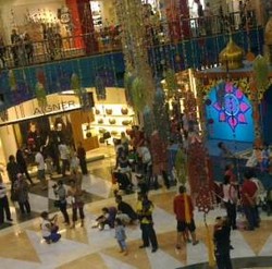 Libur Lebaran, Warga Jakarta Serbu Mal