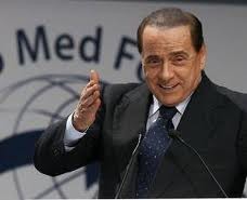 Berlusconi Klaim Perempuan yang Ingin Menikahinya Sudah Mengantre