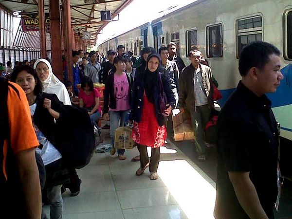 Arus Balik di Stasiun Senen Meningkat